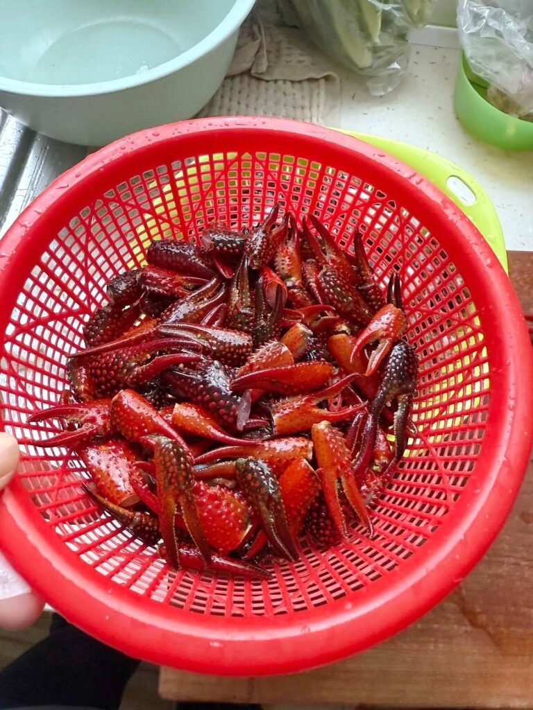 cleaning crayfish